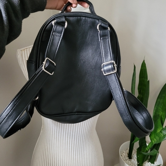 Betsey Johnson RARE black backpack bag with rhinestones and daisies - Picture 6 of 16